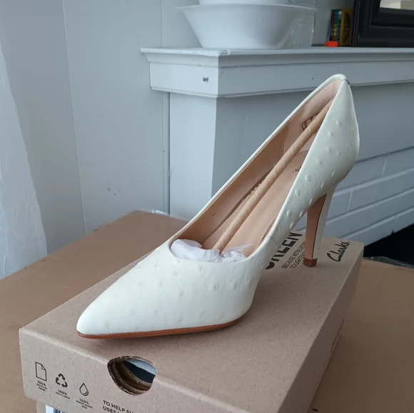 Heels - Picture 2 of 2